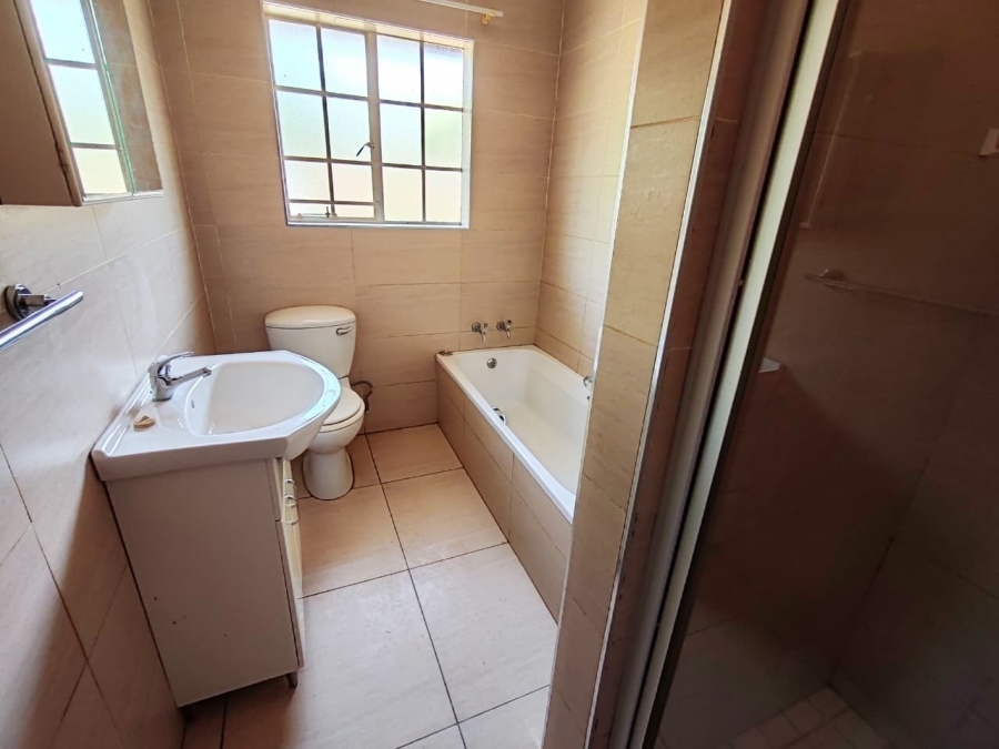 3 Bedroom Property for Sale in Kannoniers Park North West